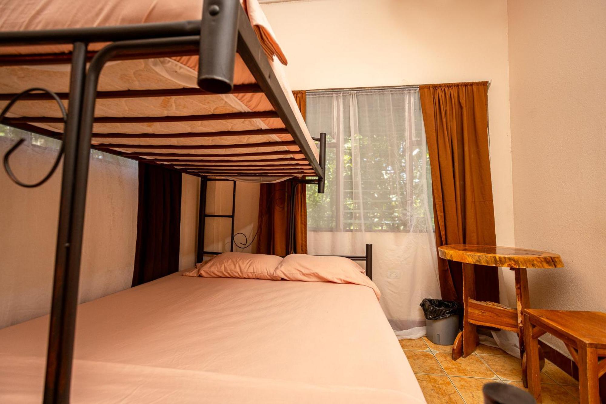 Manuel Antonio Hostel ภายนอก รูปภาพ