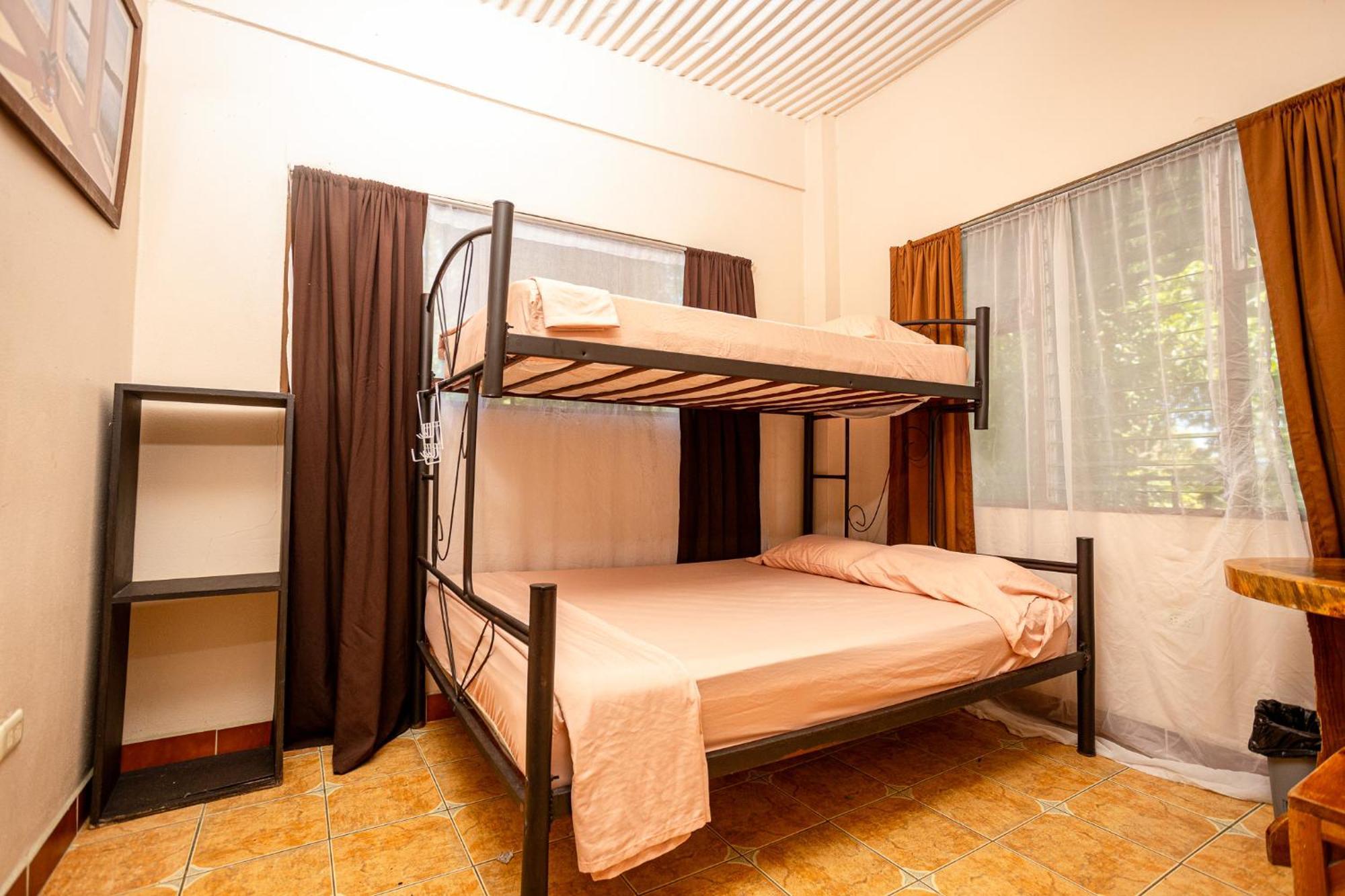 Manuel Antonio Hostel ภายนอก รูปภาพ