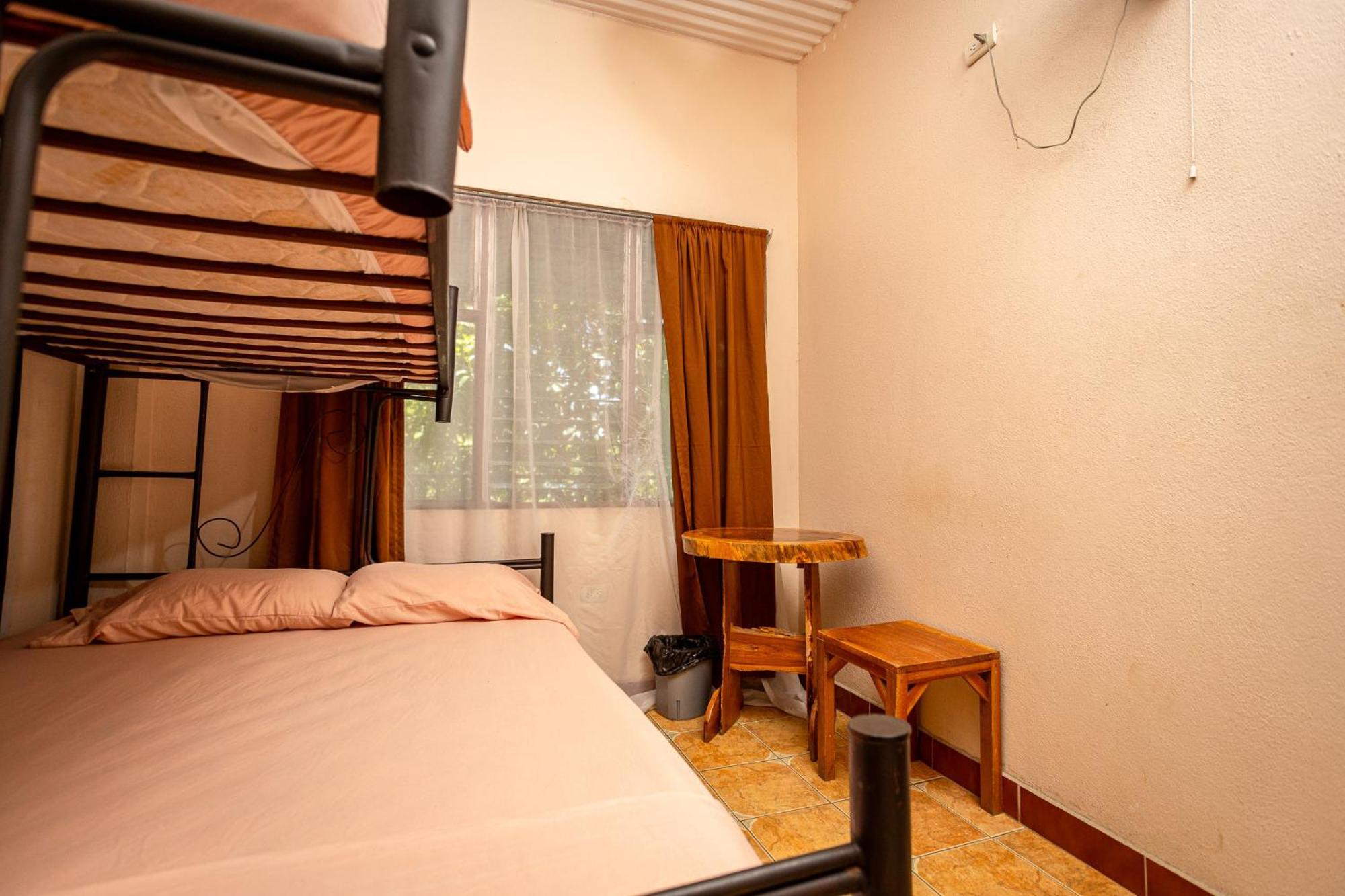 Manuel Antonio Hostel ภายนอก รูปภาพ