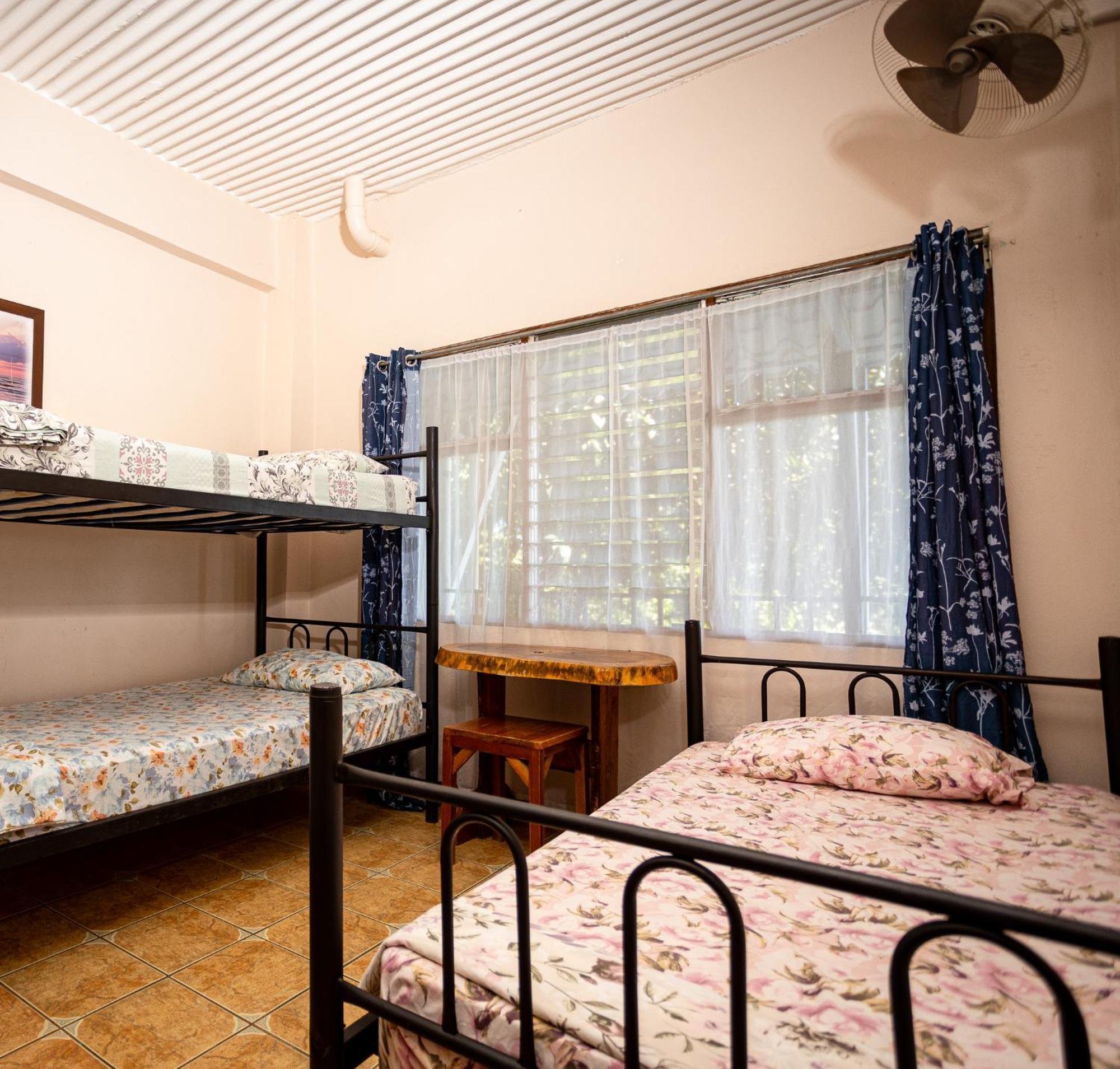 Manuel Antonio Hostel ภายนอก รูปภาพ